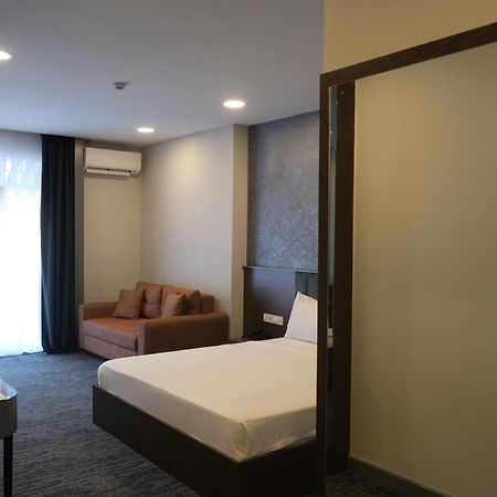 Four Reels Hotel Serdivan Phòng bức ảnh