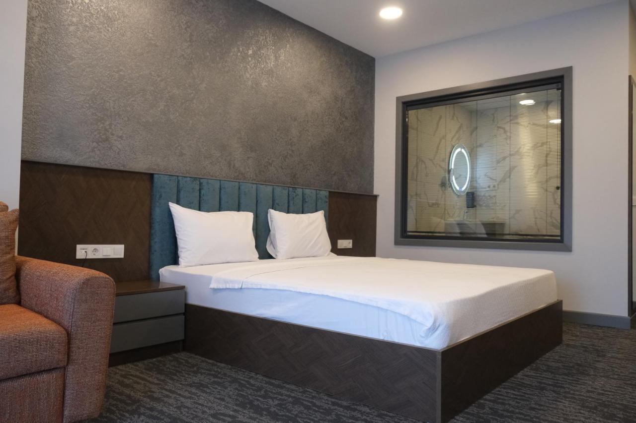 Four Reels Hotel Serdivan Phòng bức ảnh