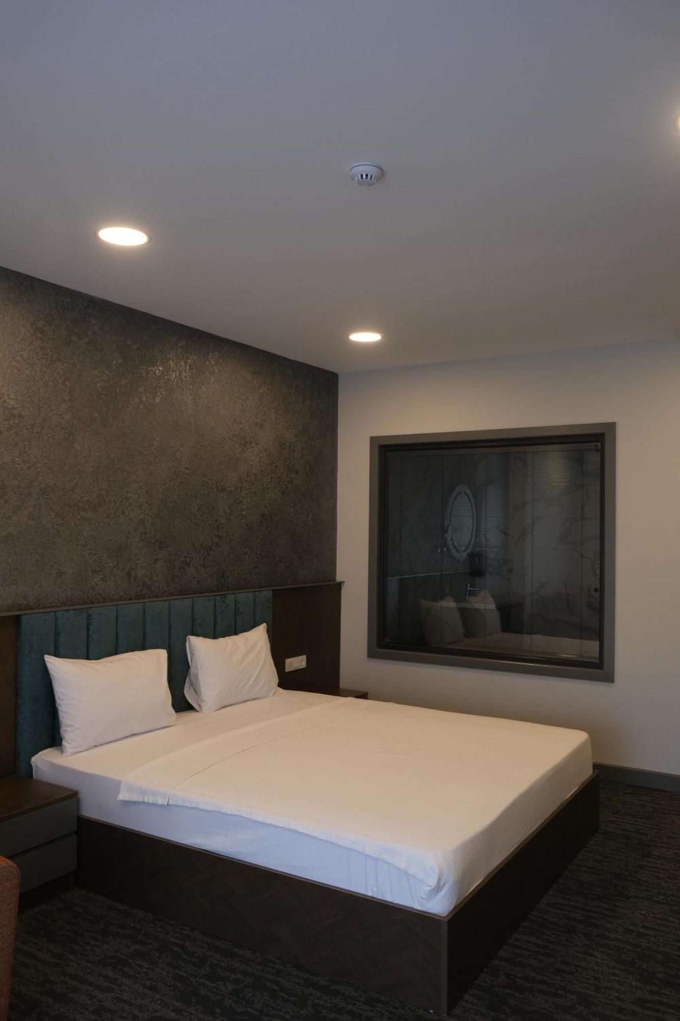 Four Reels Hotel Serdivan Ngoại thất bức ảnh