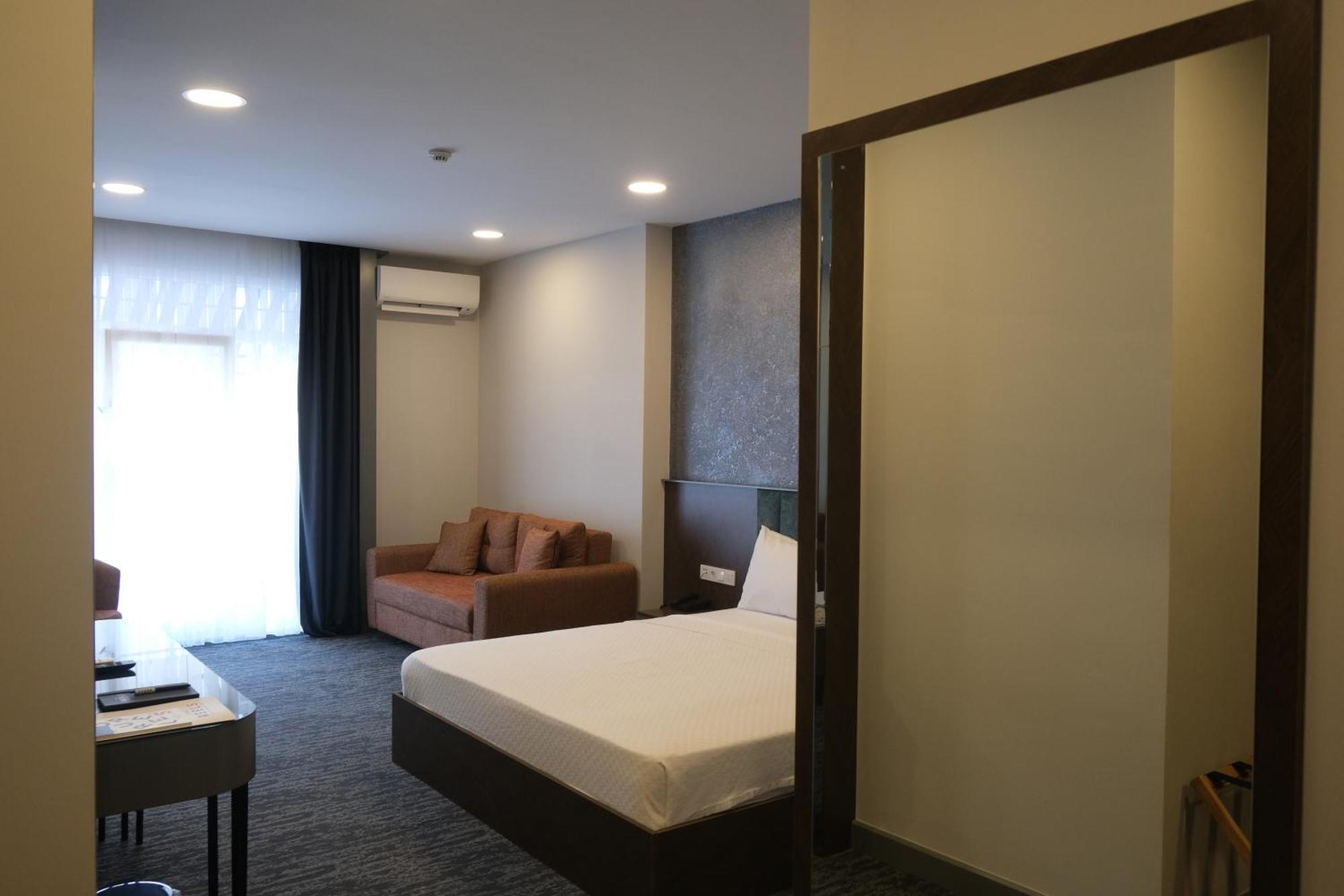 Four Reels Hotel Serdivan Phòng bức ảnh