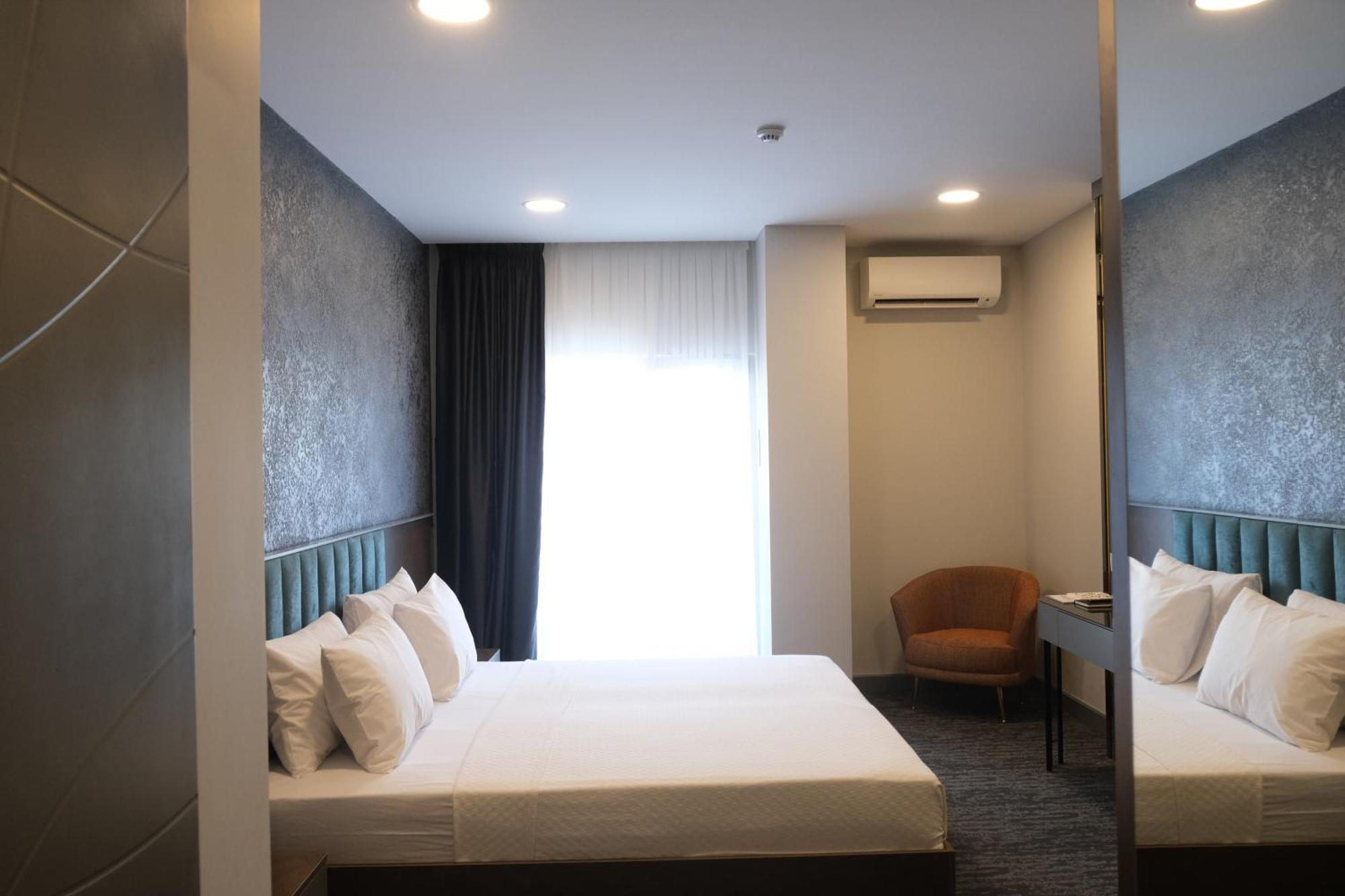 Four Reels Hotel Serdivan Phòng bức ảnh